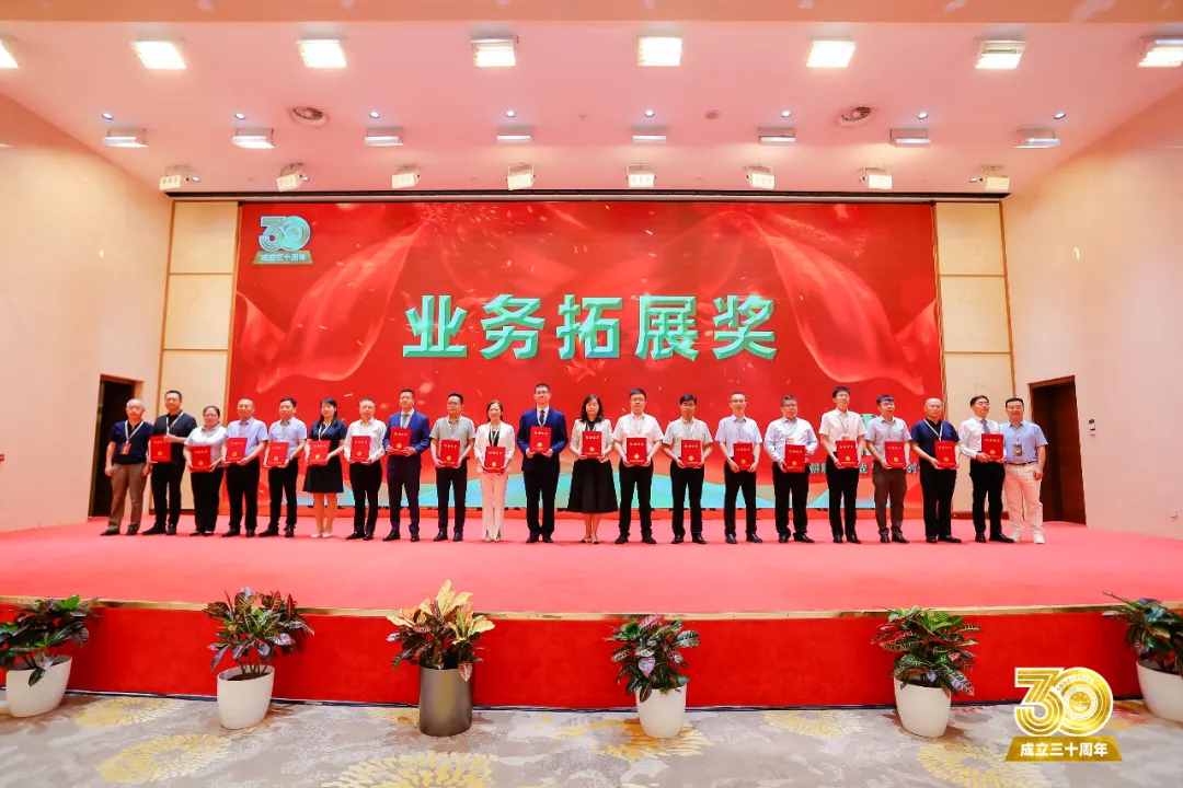 圖片包含 建筑, 桌子, 大, 橙子描述已自動(dòng)生成 圖片包含 建筑, 桌子, 大, 橙子描述已自動(dòng)生成